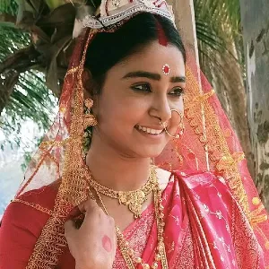 Anindita Bhadra as Phuli in Ranga Bou