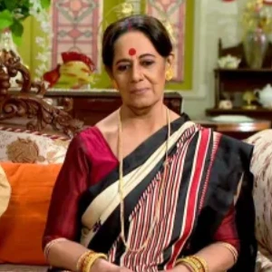 Anashua Majumdar in Desher Mati serial episodic look