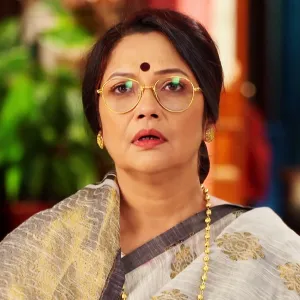 Mou Bhattacharya in Godhuli Alap serial episodic look