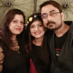 Ayanna Chatterjee with her mother Prantika Chatterjee and father Amar Chatterjee in one frame